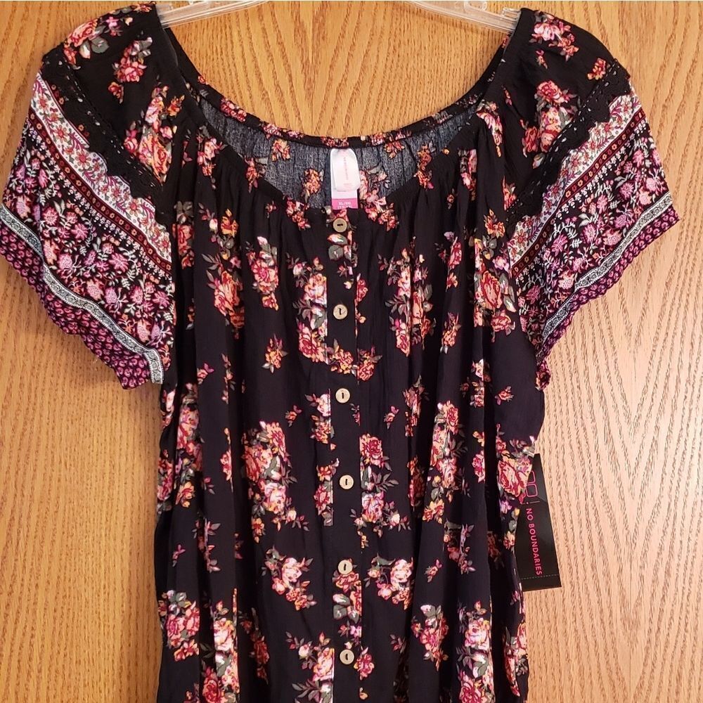 NWT No Boundries Flowy Floral Button Down Blouse